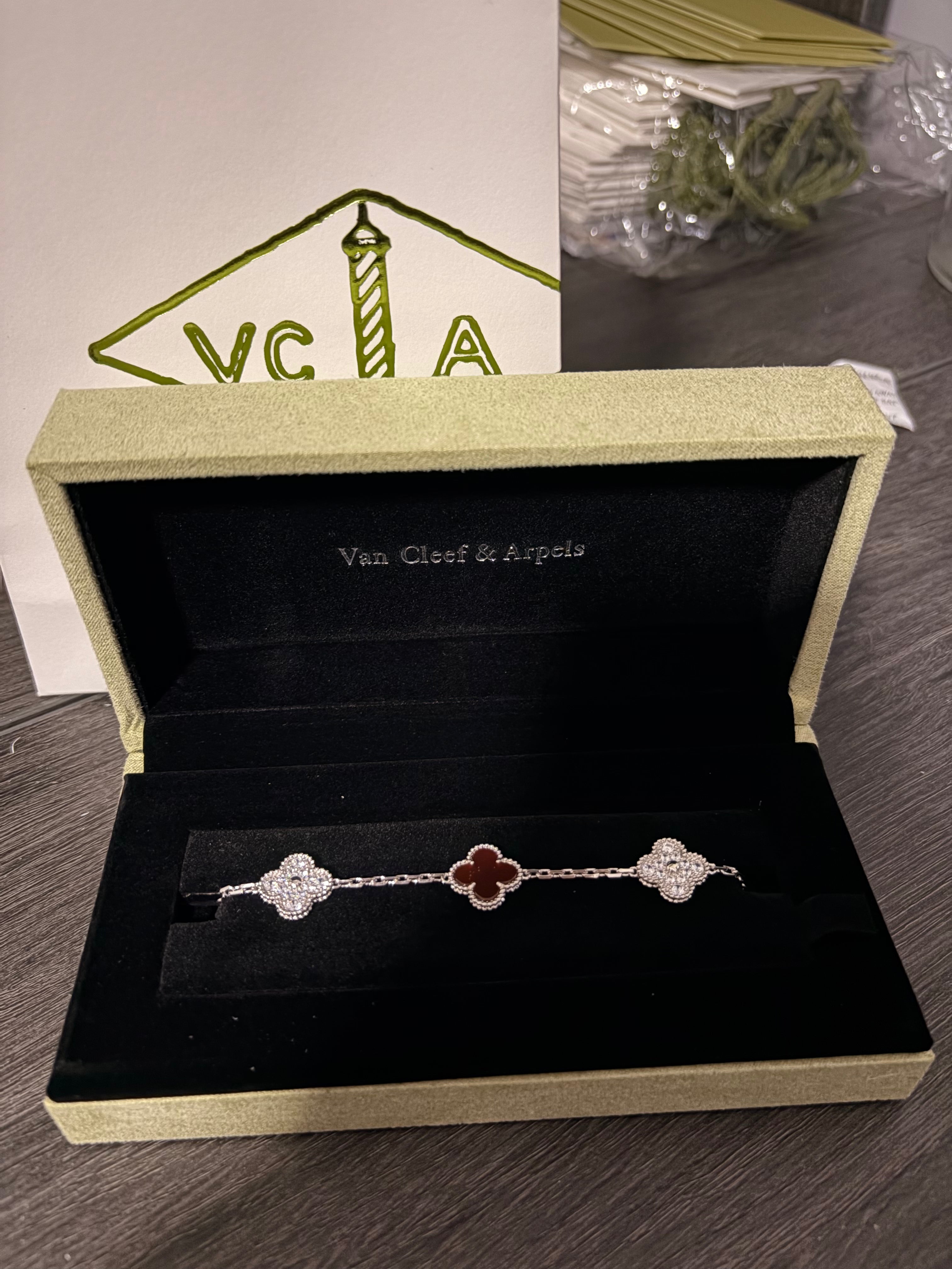 Van Cleef Roja-Diamantes