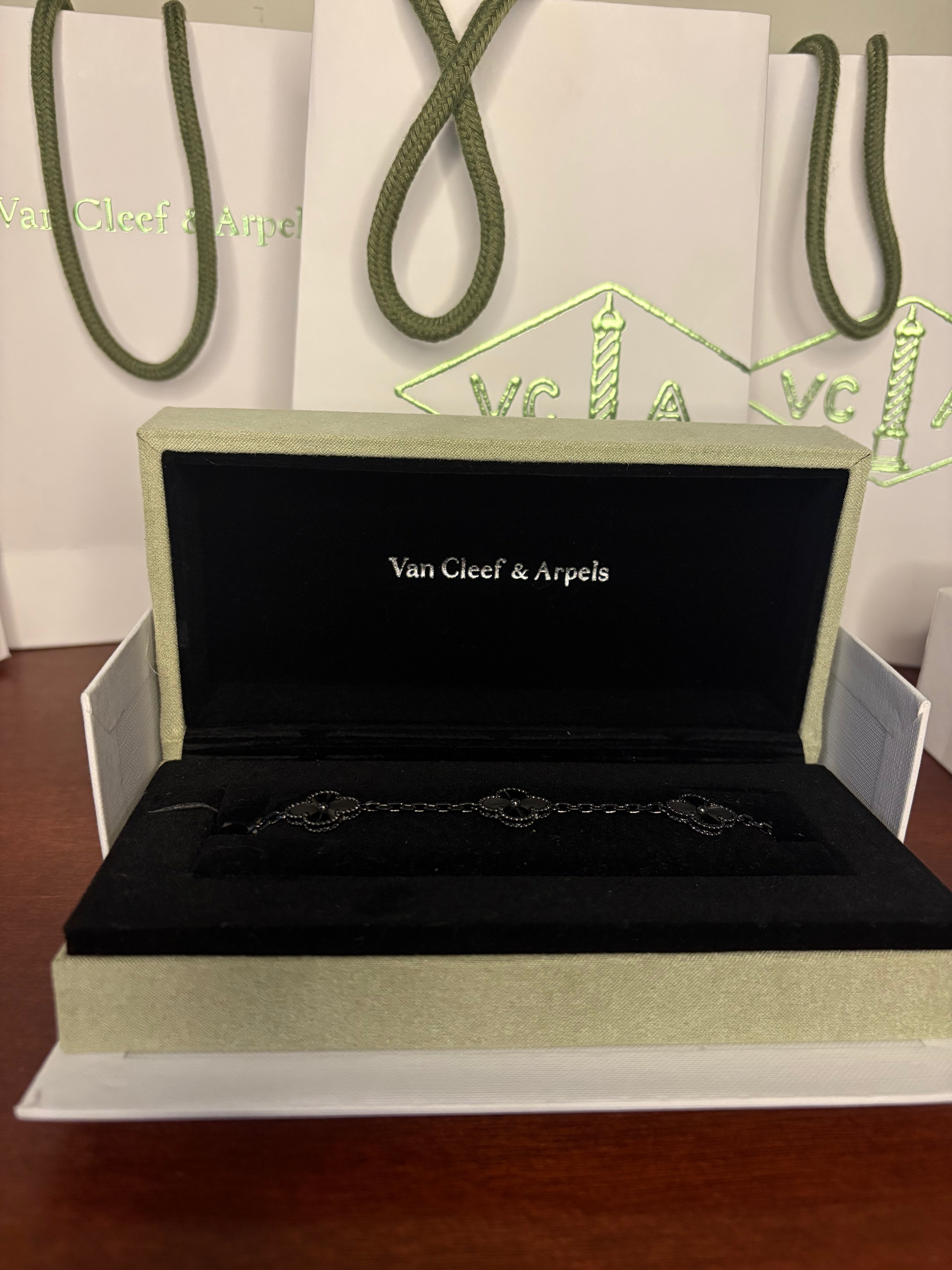 Van Cleef Full Black