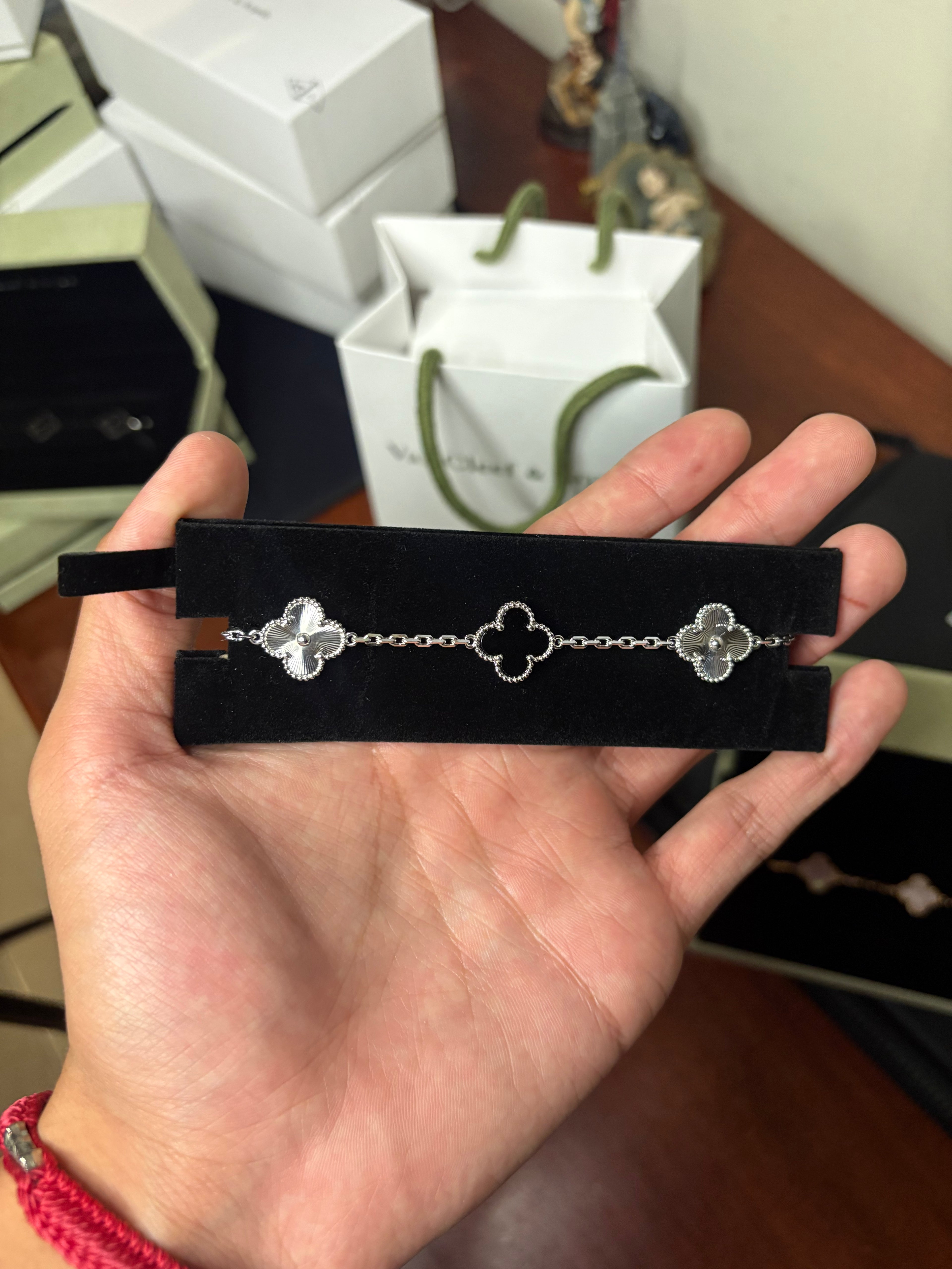 Van Cleef Negra y Plata Patron